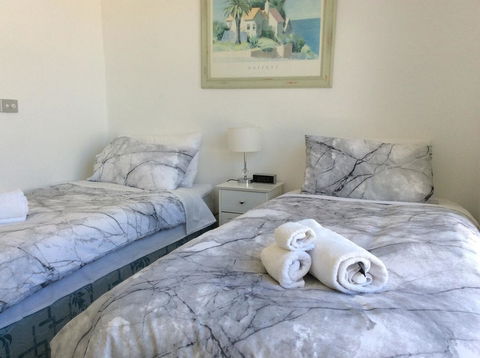 Avilla By The Bay - Accommodation Main Beach 7