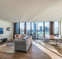 Waterfront 3 Bedroom Luxury Home Victoria Harbour - Accommodation Main Beach