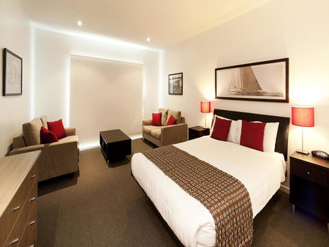 The Waves Apartments - Accommodation Main Beach 8