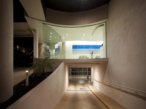 The Waves Apartments - Accommodation Main Beach 19