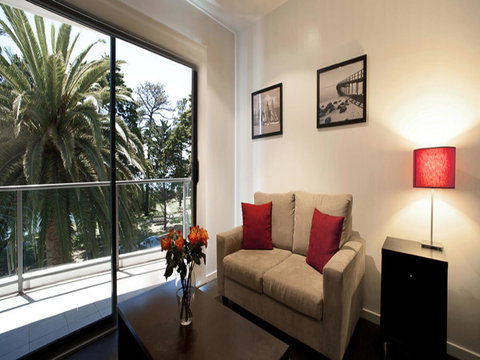 The Waves Apartments - Accommodation Main Beach 26