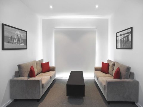 The Waves Apartments - Accommodation Main Beach 10