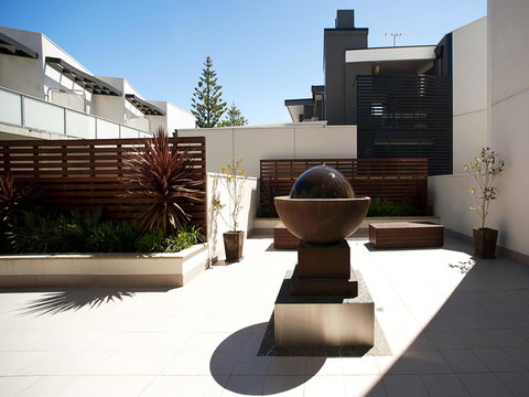 The Waves Apartments - Accommodation Main Beach 15