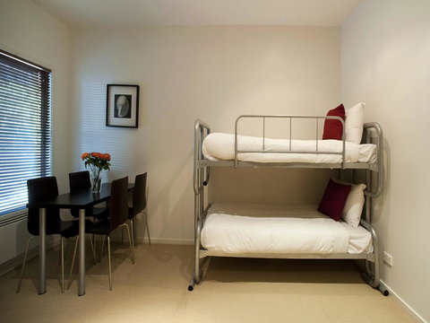 The Waves Apartments - Accommodation Main Beach 18