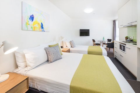 City Edge North Melbourne Apartment Hotel - Accommodation Main Beach 12