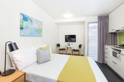 City Edge North Melbourne Apartment Hotel - Accommodation Main Beach 0