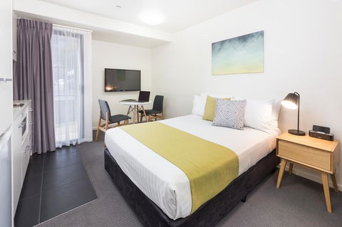 City Edge North Melbourne Apartment Hotel - Accommodation Main Beach 2