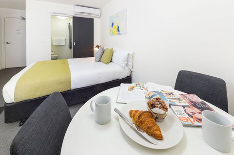 City Edge North Melbourne Apartment Hotel - Accommodation Main Beach 4