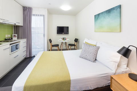City Edge North Melbourne Apartment Hotel - Accommodation Main Beach 13