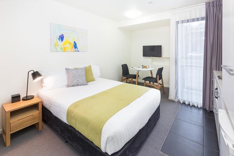 City Edge North Melbourne Apartment Hotel - Accommodation Main Beach 1