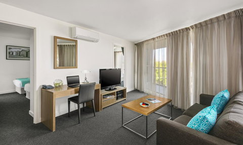 Quest Cheltenham - Accommodation Main Beach 1
