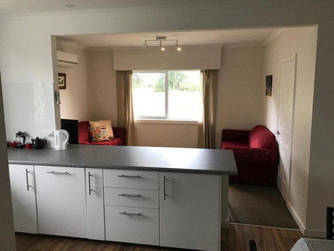 The Hill House - Accommodation Main Beach 4