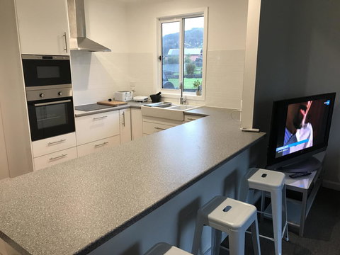 The Hill House - Accommodation Main Beach 14