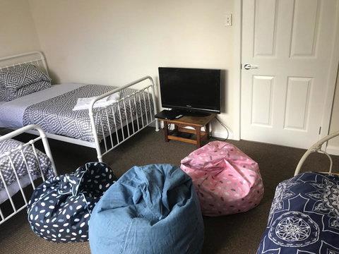 The Hill House - Accommodation Main Beach 6