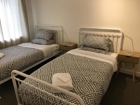 The Hill House - Accommodation Main Beach 13