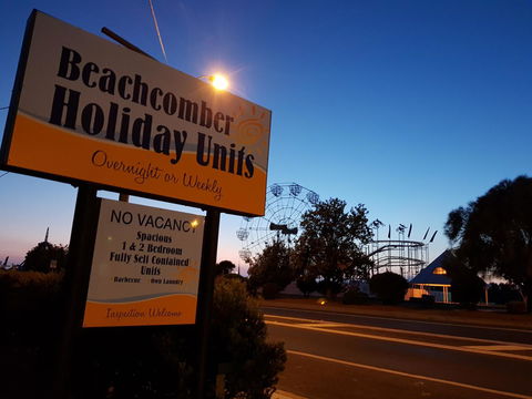 Beachcomber Holiday Units - Accommodation Main Beach 7