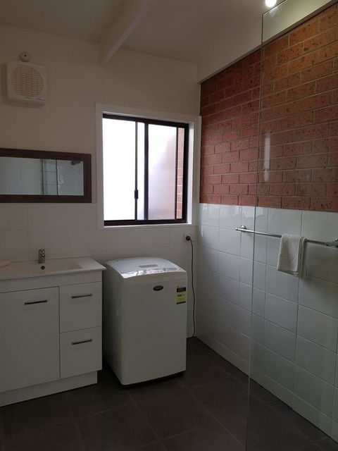 Beachcomber Holiday Units - Accommodation Main Beach 16