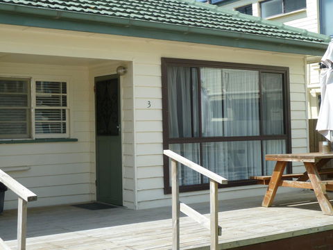 Beachcomber Holiday Units - Accommodation Main Beach 24