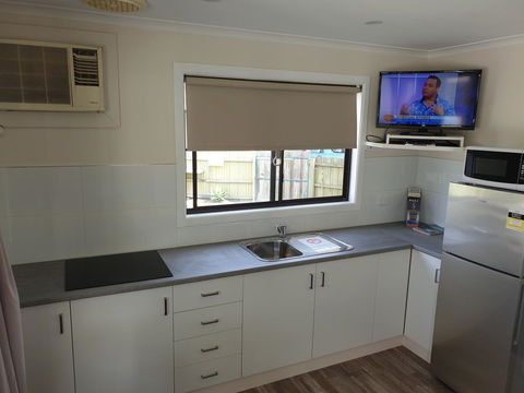Beachcomber Holiday Units - Accommodation Main Beach 4