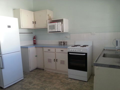 Beachcomber Holiday Units - Accommodation Main Beach 38
