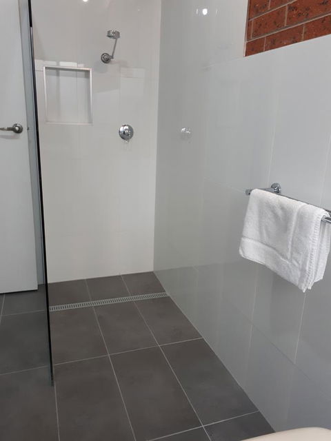 Beachcomber Holiday Units - Accommodation Main Beach 10