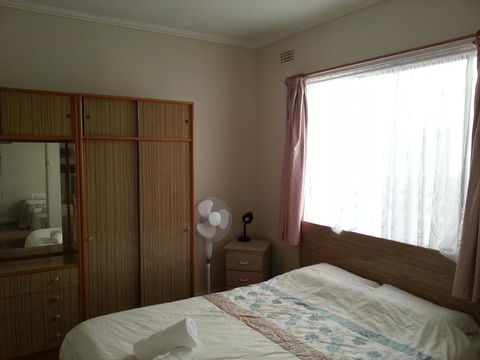 Beachcomber Holiday Units - Accommodation Main Beach 30