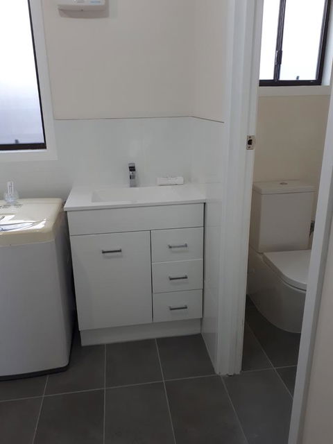 Beachcomber Holiday Units - Accommodation Main Beach 8