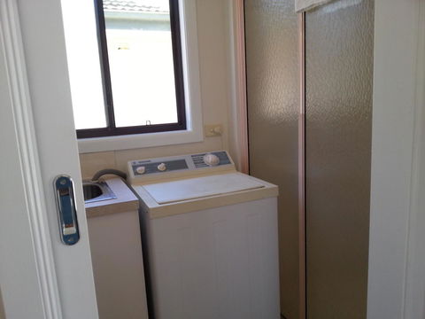Beachcomber Holiday Units - Accommodation Main Beach 19