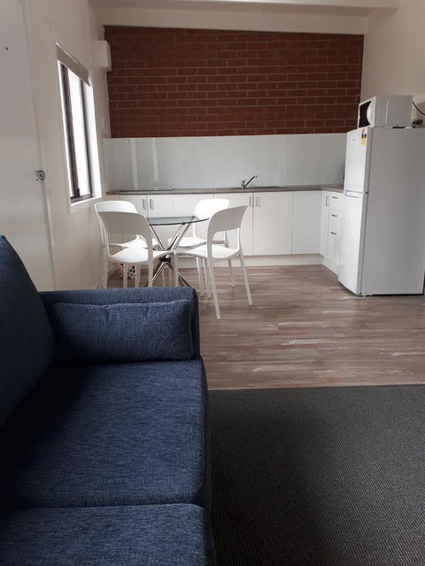 Beachcomber Holiday Units - Accommodation Main Beach 11
