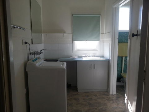 Beachcomber Holiday Units - Accommodation Main Beach 39