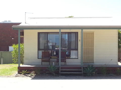 Beachcomber Holiday Units - Accommodation Main Beach 21