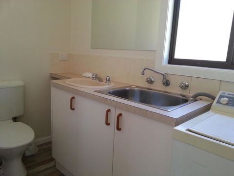 Beachcomber Holiday Units - Accommodation Main Beach 20