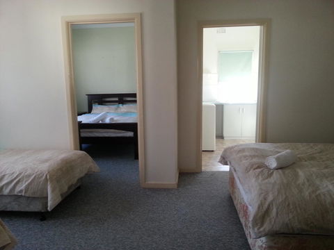 Beachcomber Holiday Units - Accommodation Main Beach 40