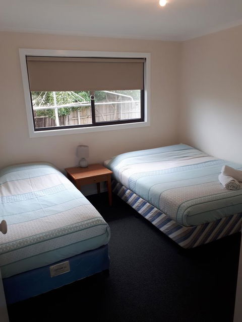 Beachcomber Holiday Units - Accommodation Main Beach 1