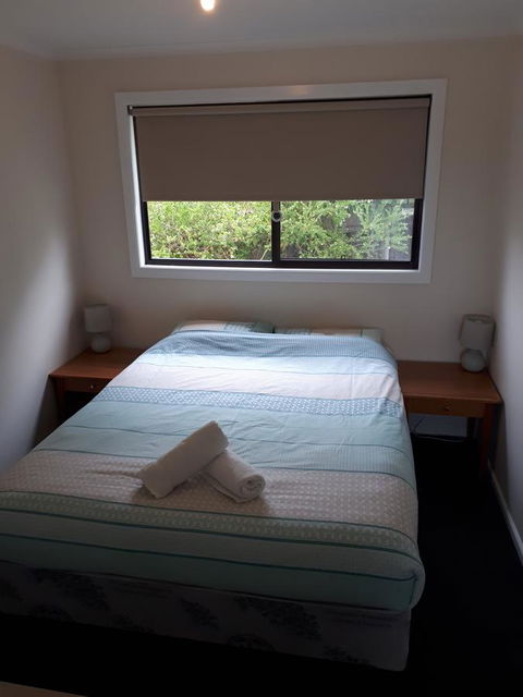 Beachcomber Holiday Units - Accommodation Main Beach 2
