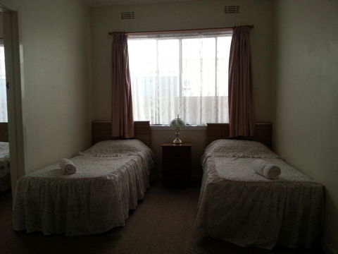 Beachcomber Holiday Units - Accommodation Main Beach 28