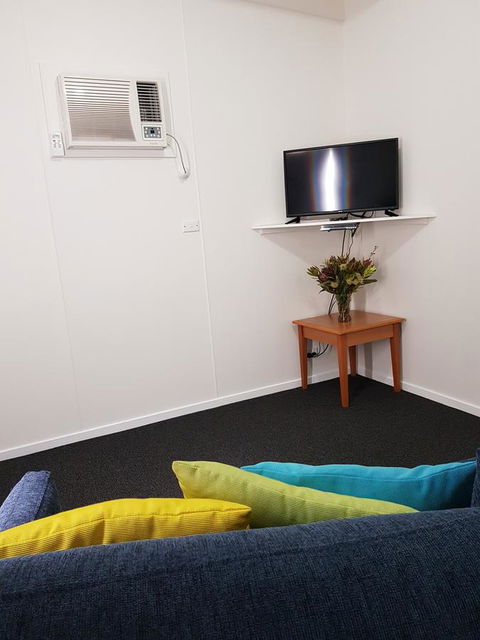 Beachcomber Holiday Units - Accommodation Main Beach 14
