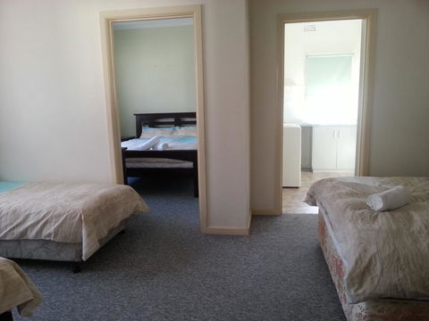 Beachcomber Holiday Units - Accommodation Main Beach 35