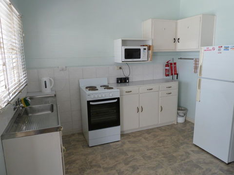 Beachcomber Holiday Units - Accommodation Main Beach 33