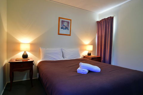 Executive Hideaway - Accommodation Main Beach 30