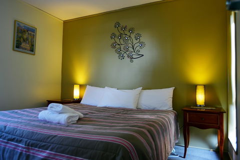 Executive Hideaway - Accommodation Main Beach 29