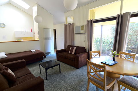 Executive Hideaway - Accommodation Main Beach 24