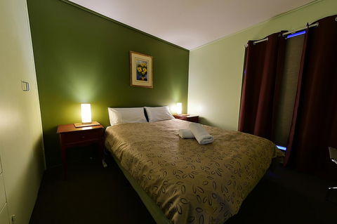 Executive Hideaway - Accommodation Main Beach 44