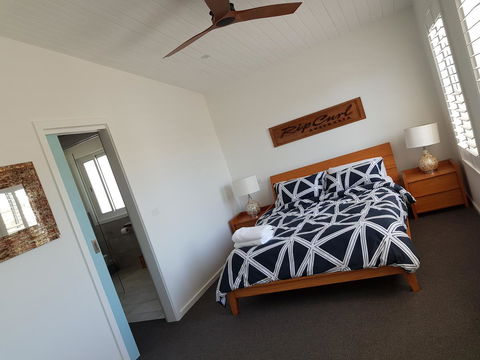 Zeally Bay Stay Deep Ocean - Accommodation Main Beach 8