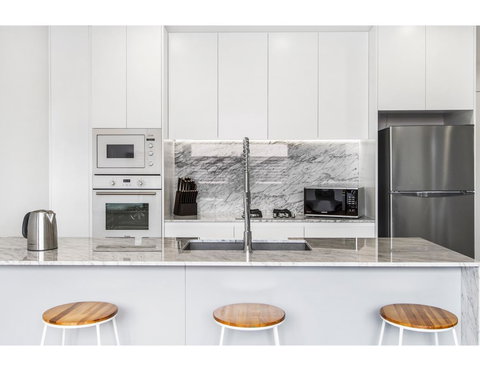 Boutique Apartment In Quiet, Sought-after Suburb - Accommodation Main Beach 7