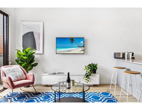 Boutique Apartment In Quiet, Sought-after Suburb - Accommodation Main Beach 0