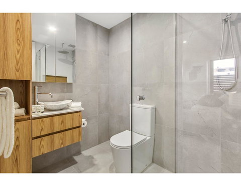 Boutique Apartment In Quiet, Sought-after Suburb - Accommodation Main Beach 5