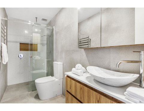 Boutique Apartment In Quiet, Sought-after Suburb - Accommodation Main Beach 14