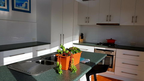 Beach Retreat Apartment Marengo - Accommodation Main Beach 3