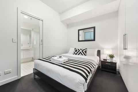 Docklands Private Collection - City Harbour Apartments - Accommodation Main Beach 24
